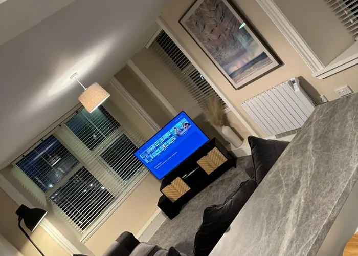 Central 2 Bedroom Apartment