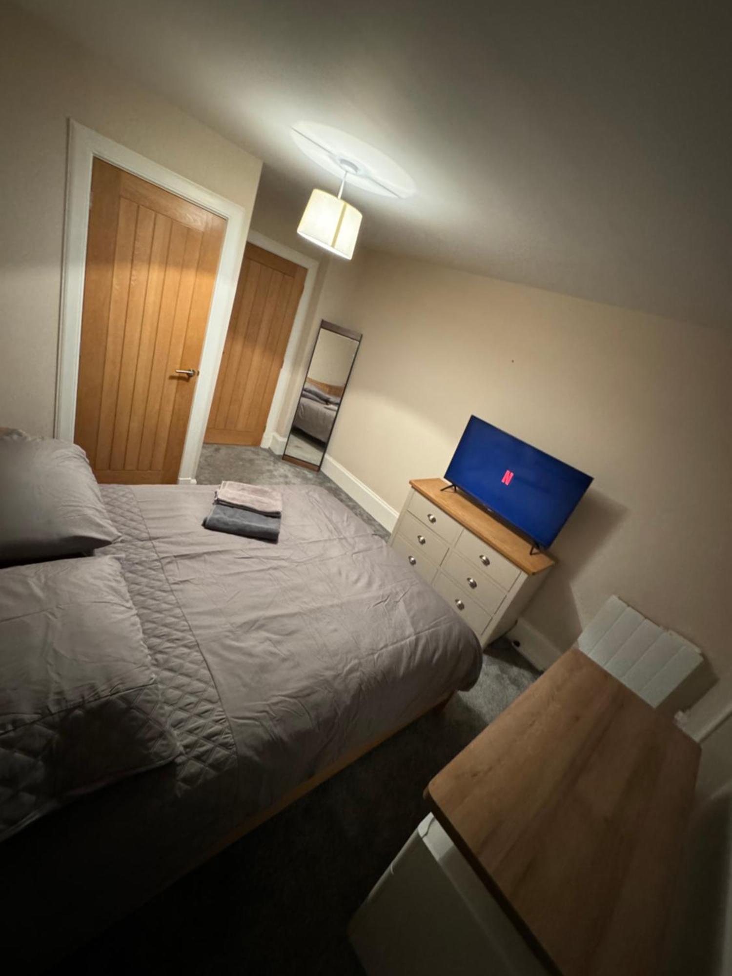Apartment 2 Bedroom *