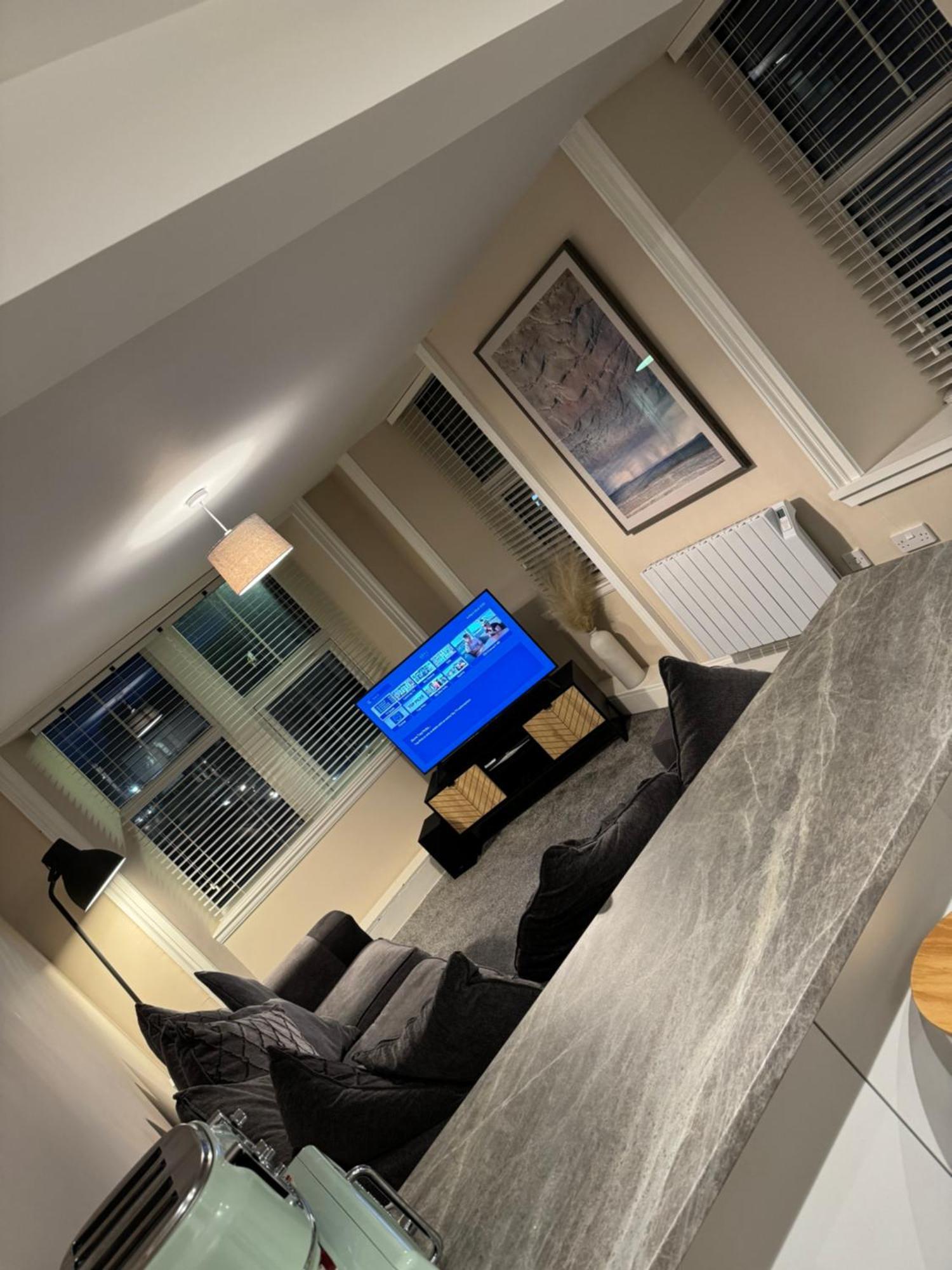 Apartment 2 Bedroom *